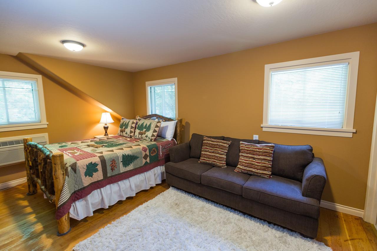 Morrisons Rogue River Lodge Merlin ภายนอก รูปภาพ